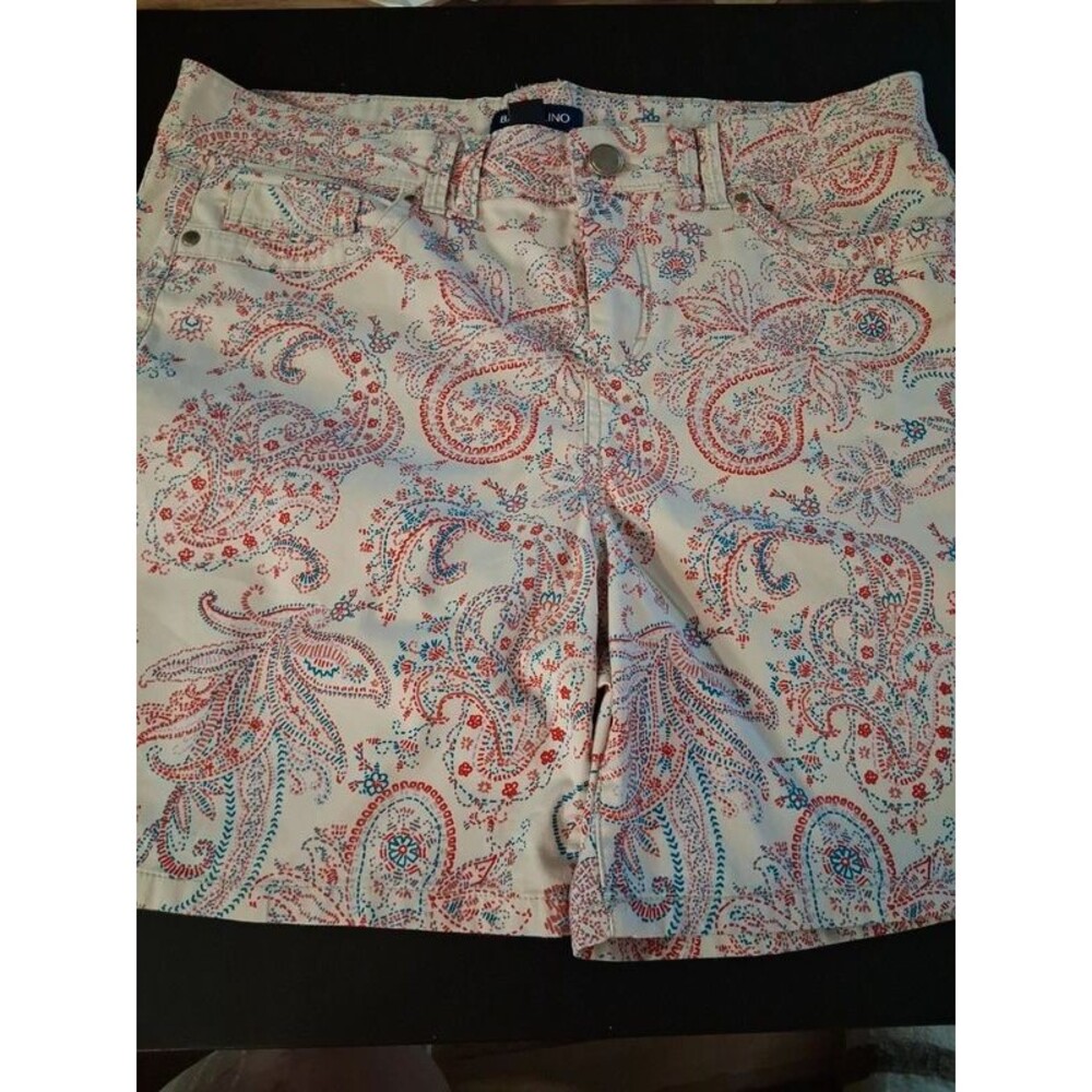 Bandolino Amalia Women's Paisley Print Shorts Size 8 Cream Red Blue